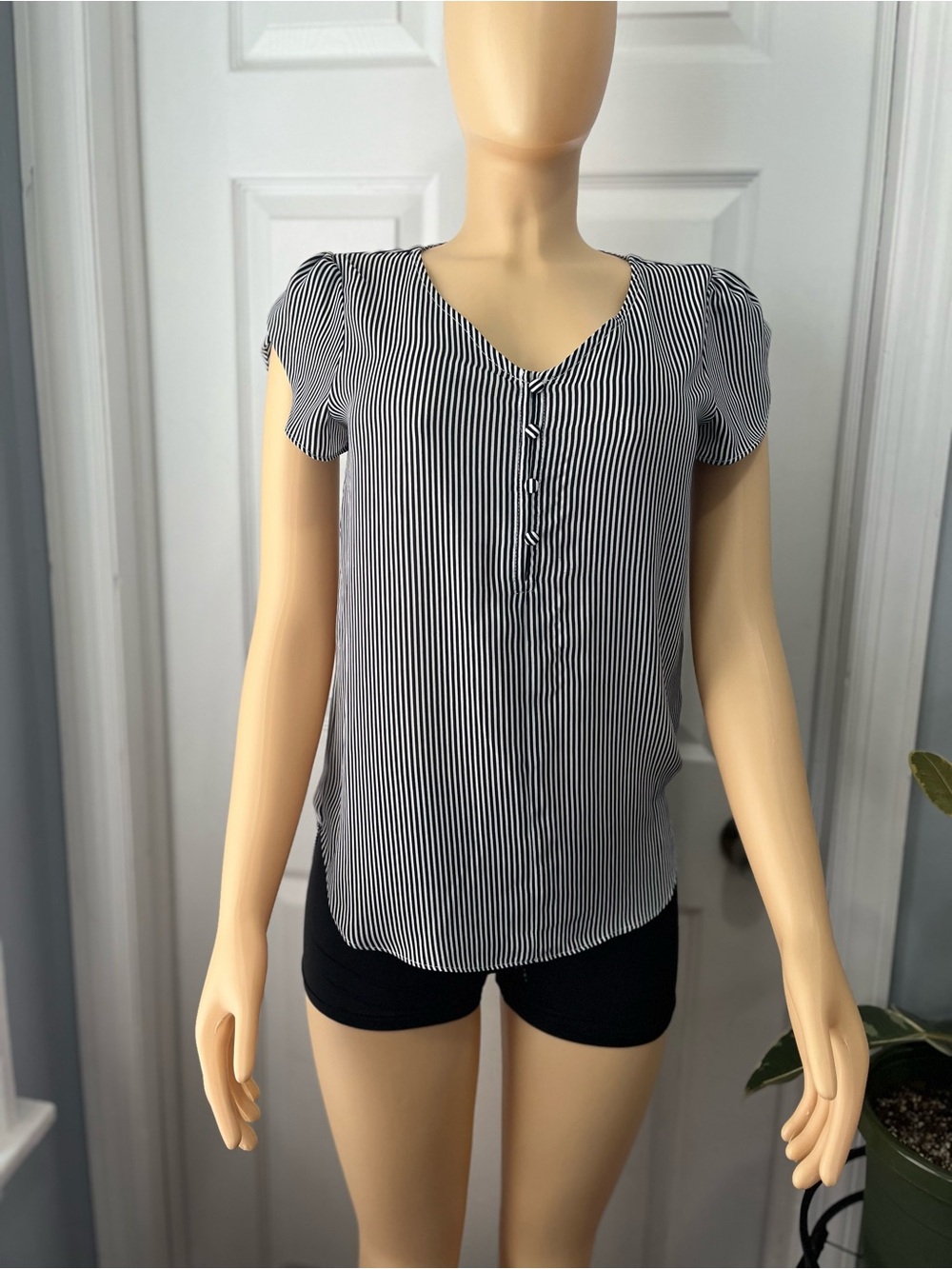 Philosophy Black & White Striped V-Neck Button Front Blouse